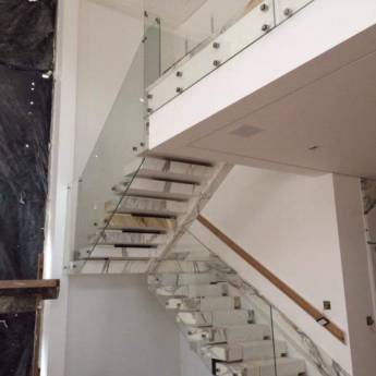 Comprar o produto de Vidraçaria em São José dos Campos, SP em Vidraçaria em São José dos Campos, SP por Solutudo