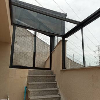 Comprar o produto de Envidraçamento de sacada em Vidraçarias em São José dos Campos, SP por Solutudo