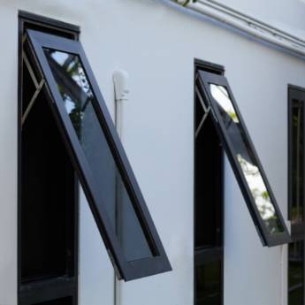 Comprar o produto de Esquadria de alumínio em Esquadrias de Alumínio em Criciúma, SC por Solutudo