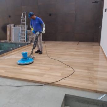 Comprar o produto de Limpeza de pisos em Serviços de Portaria e Limpeza em Arapiraca, AL por Solutudo