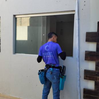 Comprar o produto de Limpeza de vidros em Serviços de Portaria e Limpeza em Arapiraca, AL por Solutudo