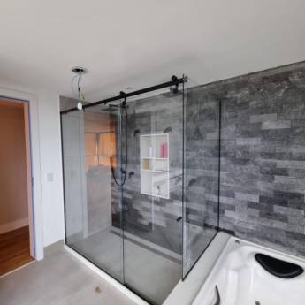 Comprar o produto de Box de Vidro para Banheiro em Vidraçaria em Petrópolis, RJ por Solutudo