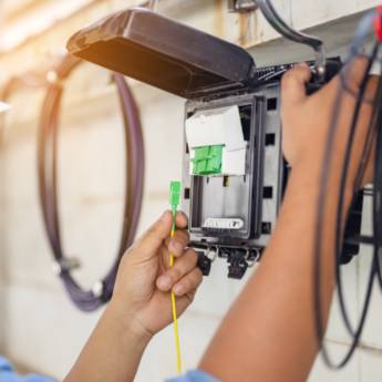 Comprar o produto de Internet Fibra Óptica  em Provedores de Internet em Botucatu, SP por Solutudo