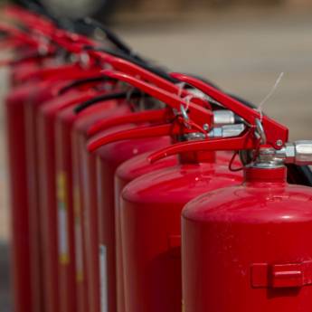 Comprar o produto de Instalação de extintores em Extintores - Equipamentos de Proteção Contra Incêndio em Guajará-Mirim, RO por Solutudo