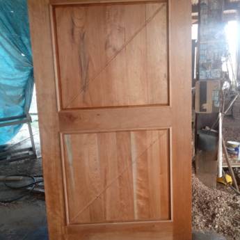 Comprar o produto de Porta de madeira sob medida em Marcenarias em Nova Bandeirantes, MT por Solutudo