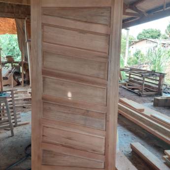 Comprar o produto de Portas de madeira em Marcenarias em Nova Bandeirantes, MT por Solutudo