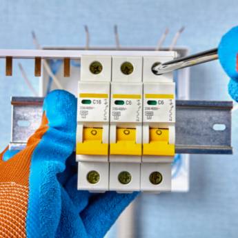 Comprar o produto de Abrigo de equipamentos fotovoltaicos (stringbox, inversor, Disjuntos, DPS) em Energia Solar em Belo Horizonte, MG por Solutudo