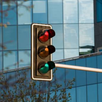 Comprar o produto de Semáforo Solar - Solução Sustentável e Eficiente para Controle de Tráfego em Guarulhos/SP em Energia Solar em Guarulhos, SP por Solutudo