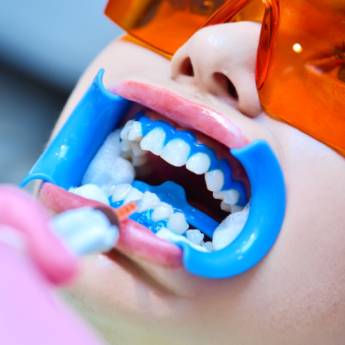 Comprar o produto de Clareamento dental em Odontologia em Niterói, RJ por Solutudo