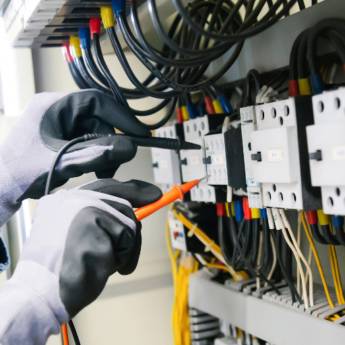 Comprar o produto de Instalação industrial em Instalação Elétrica em Cruzeiro do Oeste, PR por Solutudo
