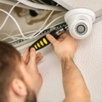 Comprar o produto de Instalação de aparelhos de segurança em Kit de Monitoramento em Cruzeiro do Oeste, PR por Solutudo