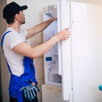 Comprar o produto de Assistência técnica de refrigeração em Refrigeração - Assistência Técnica em Cruzeiro do Oeste, PR por Solutudo