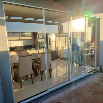 Comprar o produto de Porta light holder com vidro incolor e com acabamento em alumínio branco em Vidraçaria em Mineiros, GO por Solutudo