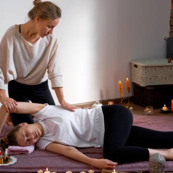 Comprar produto Thai Yoga Massagem em Massagem pela empresa Studio Camila Rodrigues Massagem Tântrica & Terapias Corporais em Atibaia, SP