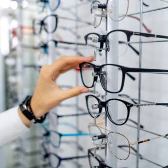Comprar o produto de Óculos de Grau em Óculos com Proteção UV em Paranapanema, SP por Solutudo