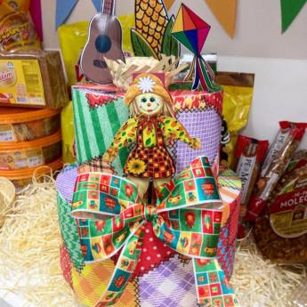 Comprar o produto de Bolo Decorativo para Festa Junina em Decoração em Foz do Iguaçu, PR por Solutudo