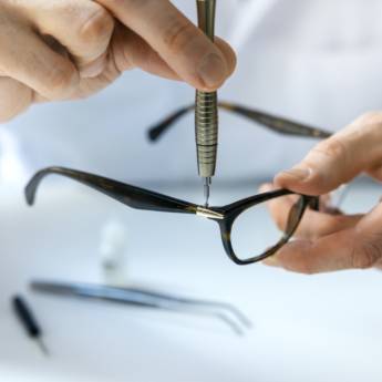 Comprar produto Conserto de óculos em Consertos de óculos pela empresa Ótica Brasília em Mineiros, GO