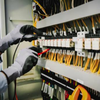 Comprar o produto de Instalações Elétricas Prediais e Industriais  em Eletricistas em Parnarama, MA por Solutudo