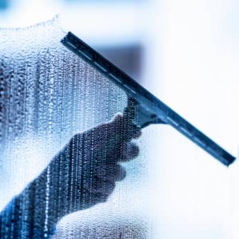 Comprar o produto de Limpeza de Vidros - Brilho e Transparência - Vila Gertrudes, São Paulo em Limpeza em São Paulo, SP por Solutudo