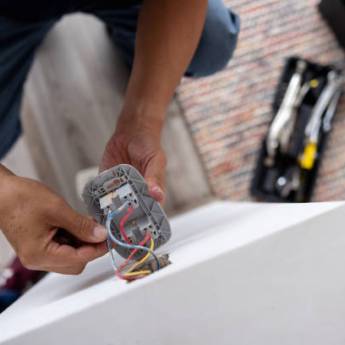 Comprar o produto de Reparos em Instalações - Reparos em Botucatu, SP por Solutudo