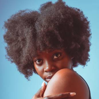 Comprar o produto de Afro Permanente em Salões de Beleza pela empresa Studio Jeine Ramos - Tratamentos capilares - Penteados e Maquiagens para Festas em Foz do Iguaçu, PR por Solutudo