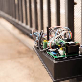 Comprar o produto de Portões elétricos em Eletricistas em Barra do Piraí, RJ por Solutudo