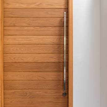 Comprar o produto de Porta em esquadria em Santa Maria de Itabira em Esquadrias em Itabira, MG por Solutudo