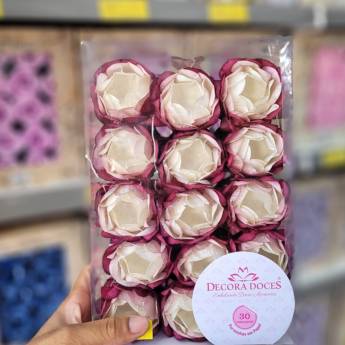 Comprar o produto de Forminha para Doces cor de rosa e branca  em Artigos para Decoração em Foz do Iguaçu, PR por Solutudo