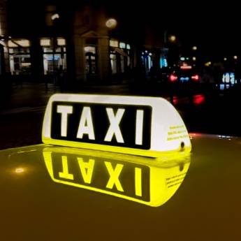 Comprar produto Táxi  em Motoristas Particulares - Transportes Executivos pela empresa Rápidocar Campo Mourão em Campo Mourão, PR