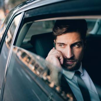 Comprar o produto de Transporte executivo para mobilidade urbana em Motoristas Particulares - Transportes Executivos em Campo Mourão, PR por Solutudo