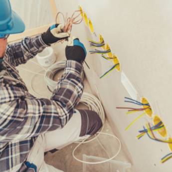 Comprar o produto de Projetos e Instalações Elétricas Prediais e Industriais - Soluções Eficientes em Belém/PA em Energia Elétrica em Belém, AL por Solutudo