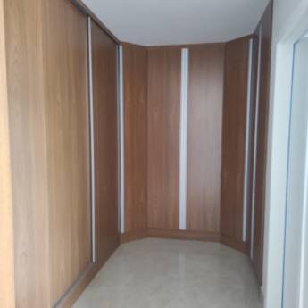 Comprar o produto de Guarda-Roupa Planejado: Soluções Personalizadas para Seu Espaço em Araxá em Móveis Planejados em Araxá, MG por Solutudo