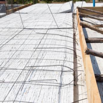 Comprar o produto de  Laje Treliçada com EPS (Isopor) – Leveza e Eficiência em Cuiabá/MT em Concretos em Cuiabá, MT por Solutudo