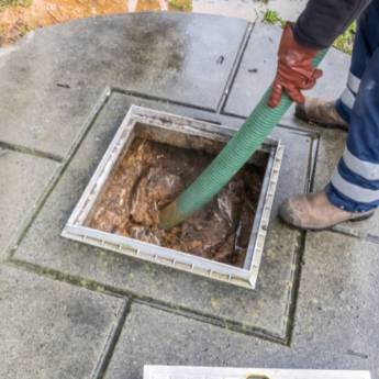 Comprar o produto de Limpeza de fossas em condomínio  em Limpeza de fossas em Recife, PE por Solutudo