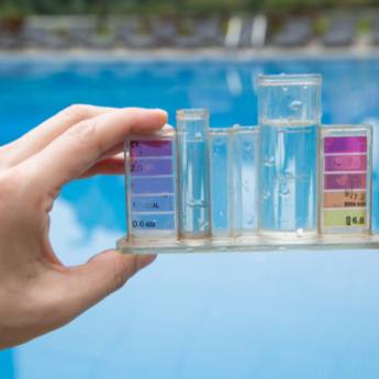 Comprar o produto de Testes e ajustes de pH, cloro e outros parâmetros químicos em Manutenção de piscina  em Ourinhos, SP por Solutudo