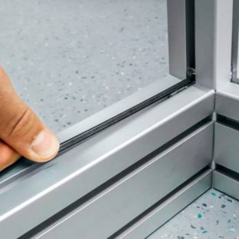 Comprar o produto de Cobertura em Alumínio - Proteção e Durabilidade para Seu Espaço em Niterói, RJ em Toldos pela empresa Francisflex Toldos e Coberturas Peças e Acessórios em Niterói, RJ por Solutudo