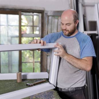 Comprar o produto de Esquadrias de Alumínio - Durabilidade e Estilo para Seus Projetos em Niterói, RJ em Toldos pela empresa Francisflex Toldos e Coberturas Peças e Acessórios em Niterói, RJ por Solutudo