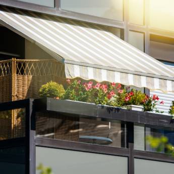 Comprar o produto de Toldo em Sacada - Proteção e Estilo para sua Sacada em Niterói, RJ em Toldos em Niterói, RJ por Solutudo