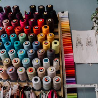Comprar o produto de Linhas de costura de qualidade em Artigos de Armarinho em São Paulo, SP por Solutudo