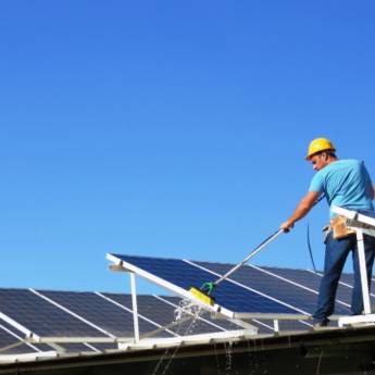 Comprar o produto de LIMPEZA E MANUTENÇÃO DE SISTEMAS (USINAS) DE ENERGIA SOLAR (FOTOVOLTÁICOS) em Energia Solar em Salvador, BA por Solutudo