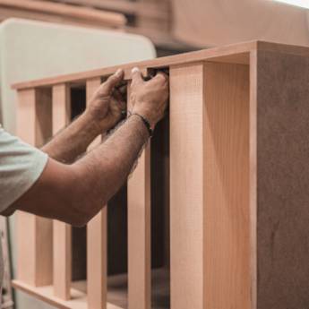 Comprar o produto de Estofamentos de Cadeiras em Marcenaria em Niterói, RJ por Solutudo