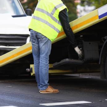 Comprar o produto de Serviço de guincho 24 horas em Guincho para automóveis em Cerquilho, SP por Solutudo