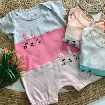 Comprar o produto de Macacão de coelhinho para bebê em Macacão em Foz do Iguaçu, PR por Solutudo