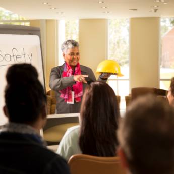 Comprar o produto de Treinamento na Área de Segurança do Trabalho em Cursos de Segurança do Trabalho em Parobé, RS por Solutudo