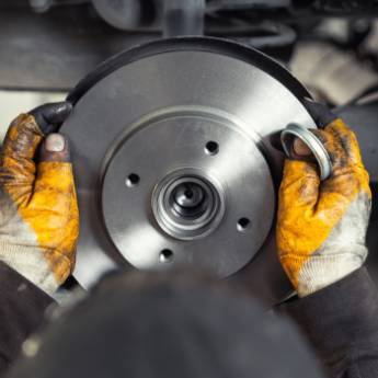 Comprar o produto de Mecânica de freio de carro: manutenção e reparos em Oficina Mecânica em Americana, SP por Solutudo