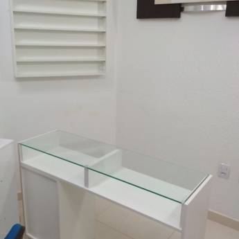 Comprar o produto de Mesa para manicure com prateleiras  em A Classificar em Bauru, SP por Solutudo