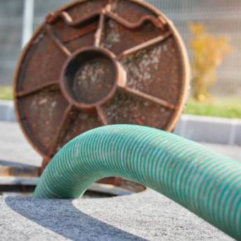 Comprar o produto de Limpeza de esgoto em Desentupidoras em Contagem, MG por Solutudo