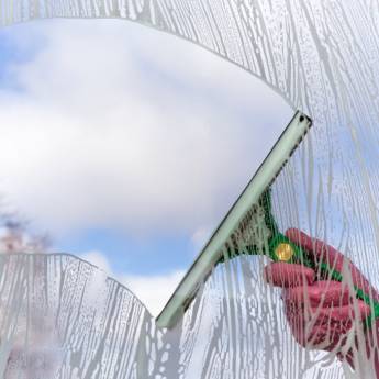 Comprar o produto de Limpeza de vidros  em Limpeza de Vidros e Fachadas em Botucatu, SP por Solutudo Comprar o produto de Limpeza de vidros  em Limpeza de Vidros e Fachadas em Botucatu, SP por Solutudo