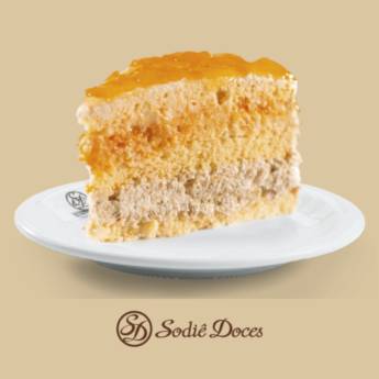 Comprar o produto de Bolo de Trufas Brancas com Nozes e Damasco em Bolos em Foz do Iguaçu, PR por Solutudo