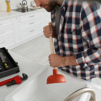 Comprar o produto de Desentupimento de Pia em Curitiba em Desentupidoras em Curitiba, PR por Solutudo